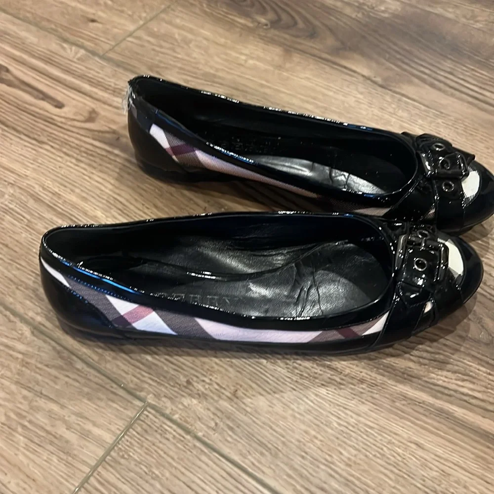 Burberry shoes - Picture 3 of 4